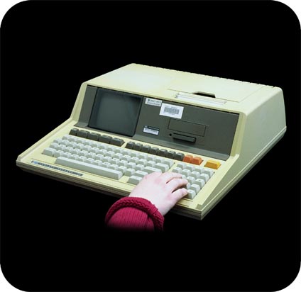 Hewlett-Packard-85 personal computer - 3/4 view.